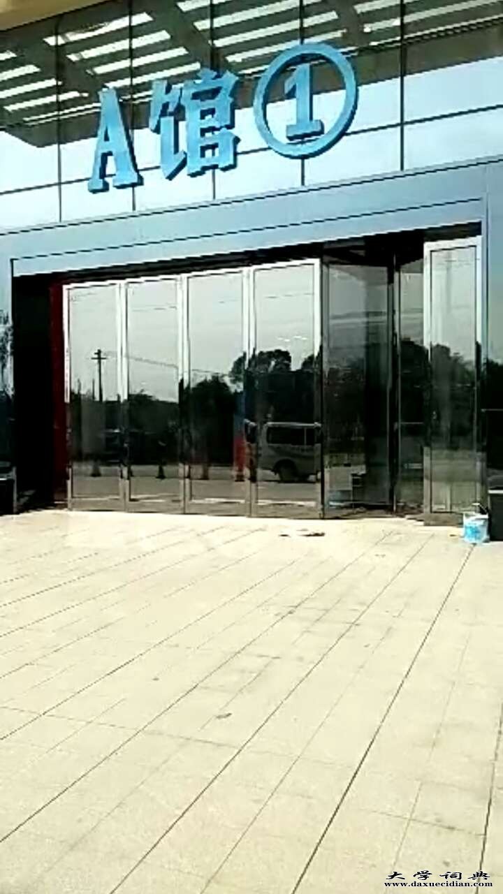 电动玻璃折叠门