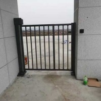 武汉广告门生产厂家 玻璃式广告门图片 栅栏式广告门