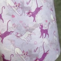 泉州厂家供应 粉色猫款水刺印花无纺布 可定制