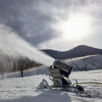 冰雪运动人工造雪机出雪量大 国产造雪机核子器技术